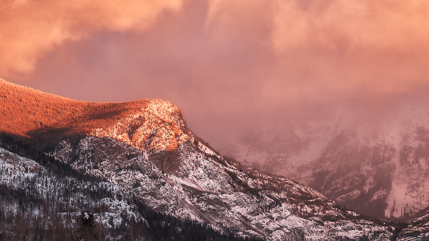 Winter Sunset Amongst the Rocky Mountains, image size:1400x788